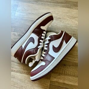 Nike Chocolate Jordan 1 low Sneakers